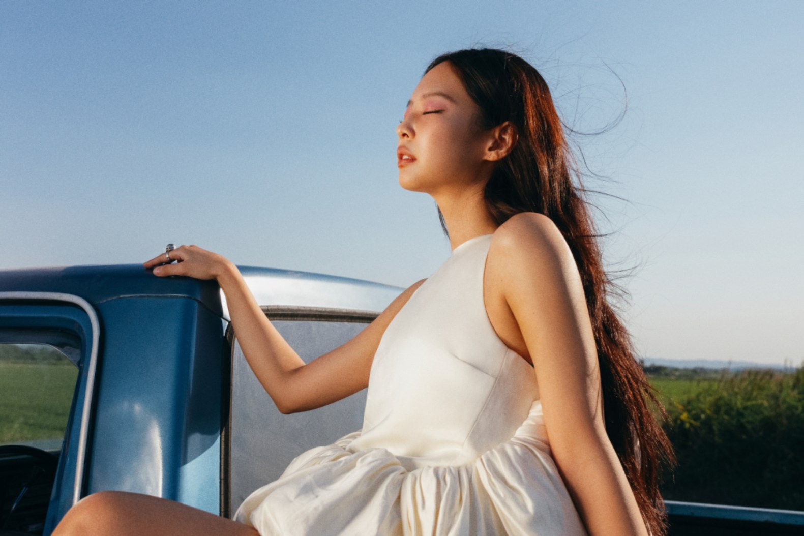 JENNIE – Less than a Lover