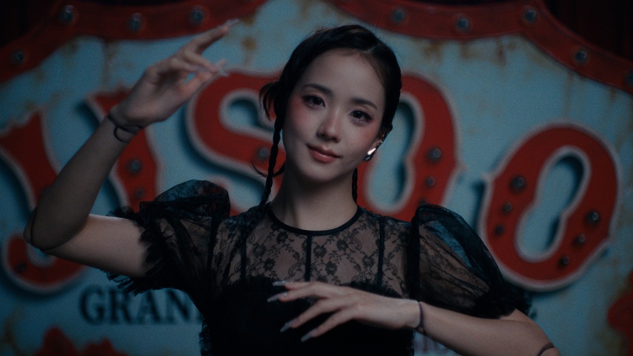 JISOO – CLICK (Official MV)
